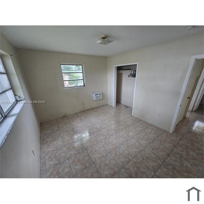 Active With Contract: $1,950 (2 beds, 1 baths, 1479 Square Feet)