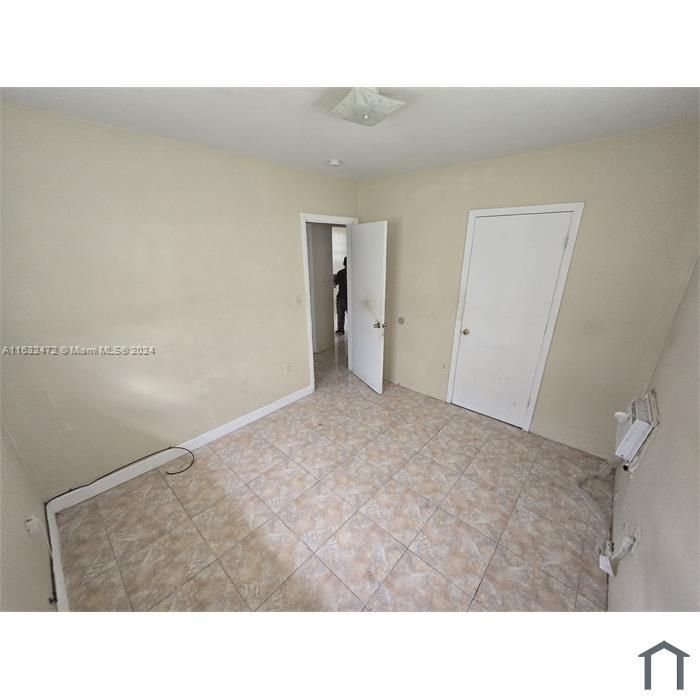 Active With Contract: $1,950 (2 beds, 1 baths, 1479 Square Feet)