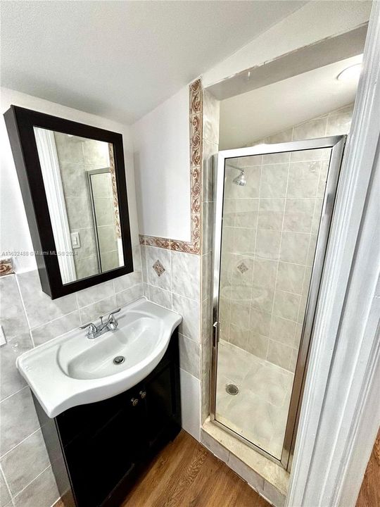 Recently Rented: $3,250 (3 beds, 2 baths, 725 Square Feet)