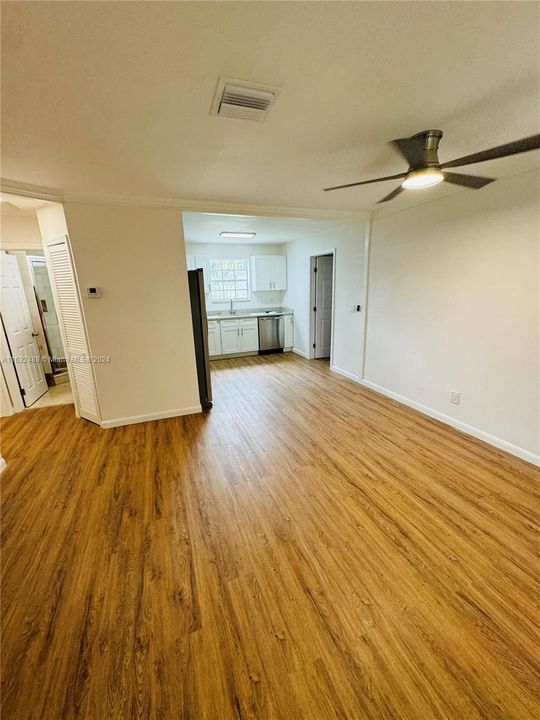 Recently Rented: $3,250 (3 beds, 2 baths, 725 Square Feet)