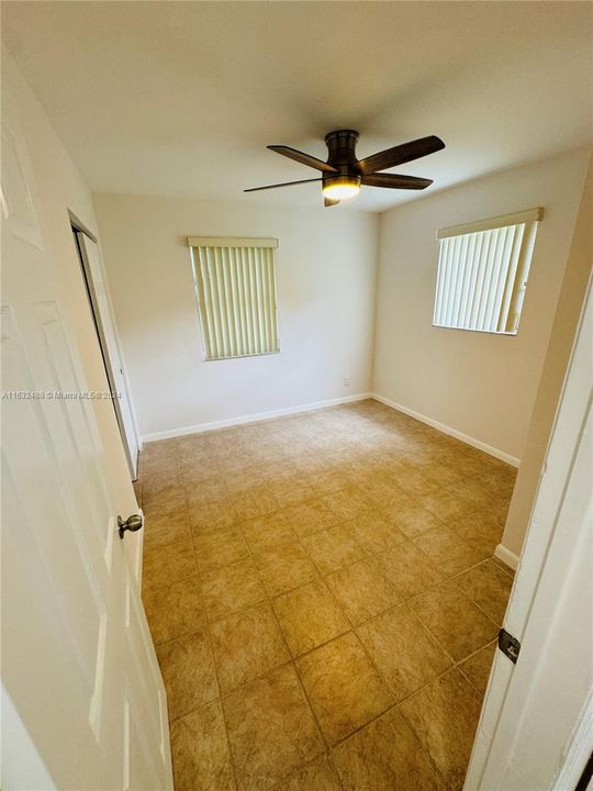 Recently Rented: $3,250 (3 beds, 2 baths, 725 Square Feet)