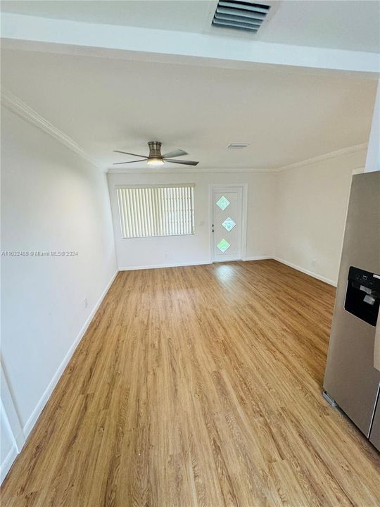 Recently Rented: $3,250 (3 beds, 2 baths, 725 Square Feet)