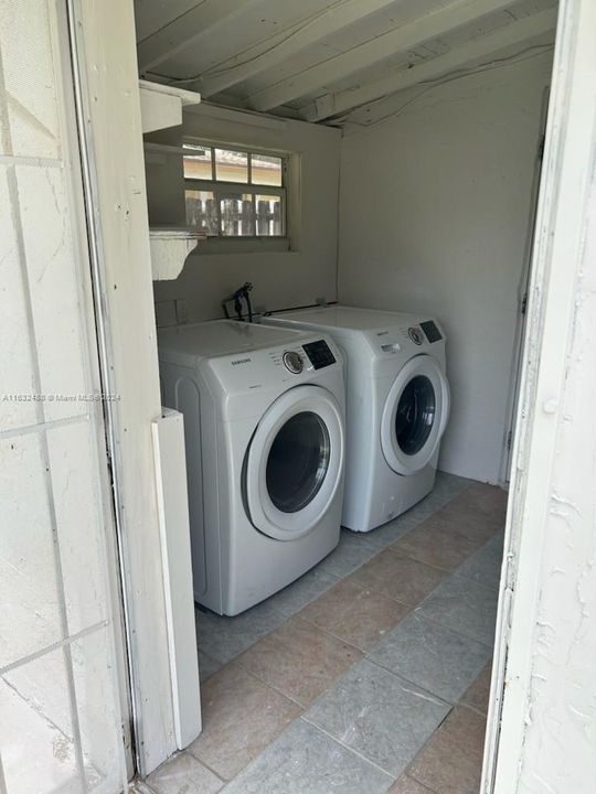 Recently Rented: $3,250 (3 beds, 2 baths, 725 Square Feet)