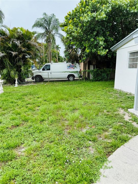 Recently Rented: $3,250 (3 beds, 2 baths, 725 Square Feet)