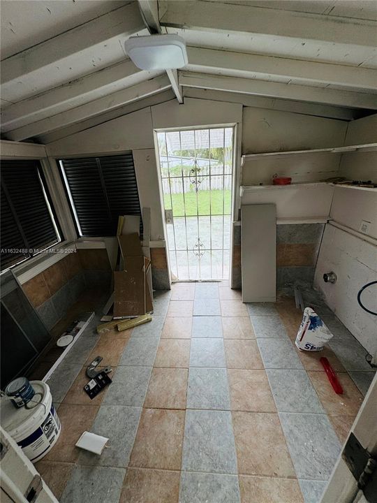 Recently Rented: $3,250 (3 beds, 2 baths, 725 Square Feet)