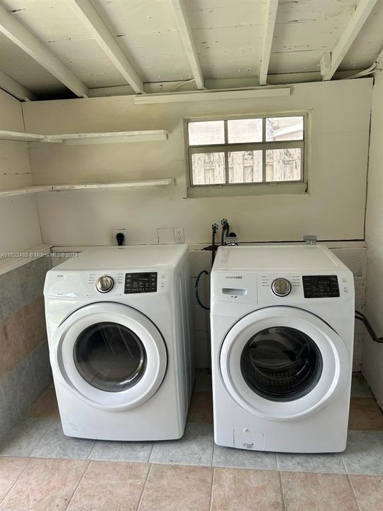 Recently Rented: $3,250 (3 beds, 2 baths, 725 Square Feet)