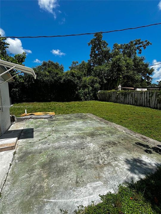 Recently Rented: $3,250 (3 beds, 2 baths, 725 Square Feet)