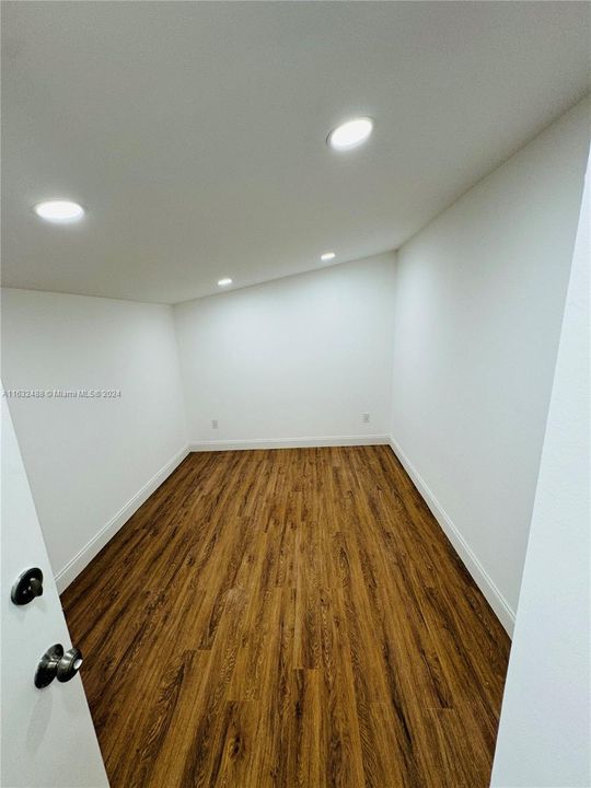 Recently Rented: $3,250 (3 beds, 2 baths, 725 Square Feet)