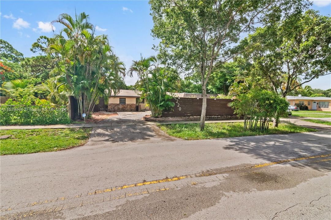 Recently Sold: $520,000 (4 beds, 3 baths, 1690 Square Feet)