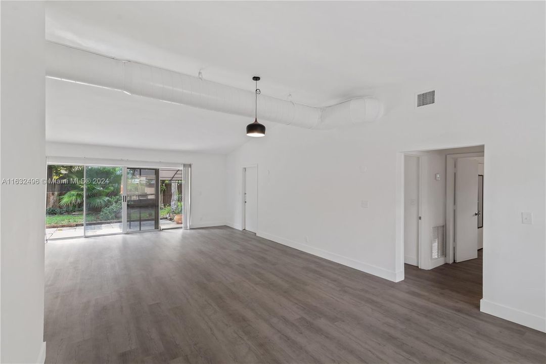 Recently Sold: $520,000 (4 beds, 3 baths, 1690 Square Feet)