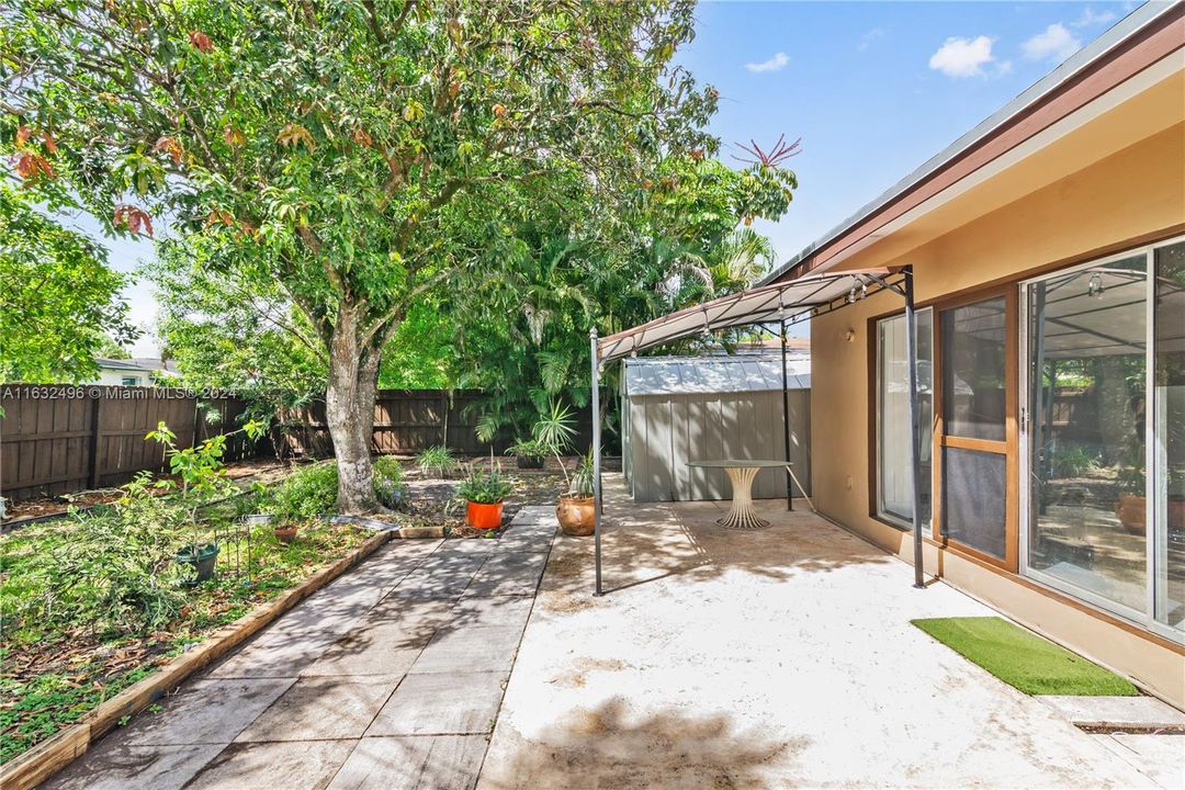 Recently Sold: $520,000 (4 beds, 3 baths, 1690 Square Feet)