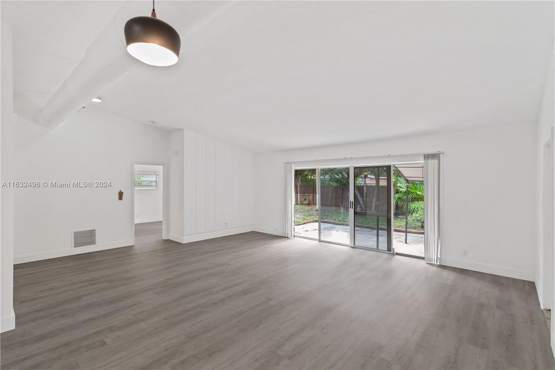 Recently Sold: $520,000 (4 beds, 3 baths, 1690 Square Feet)