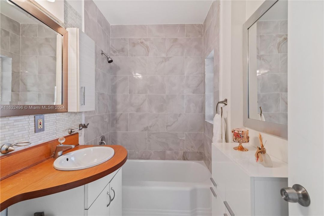 Recently Sold: $520,000 (4 beds, 3 baths, 1690 Square Feet)