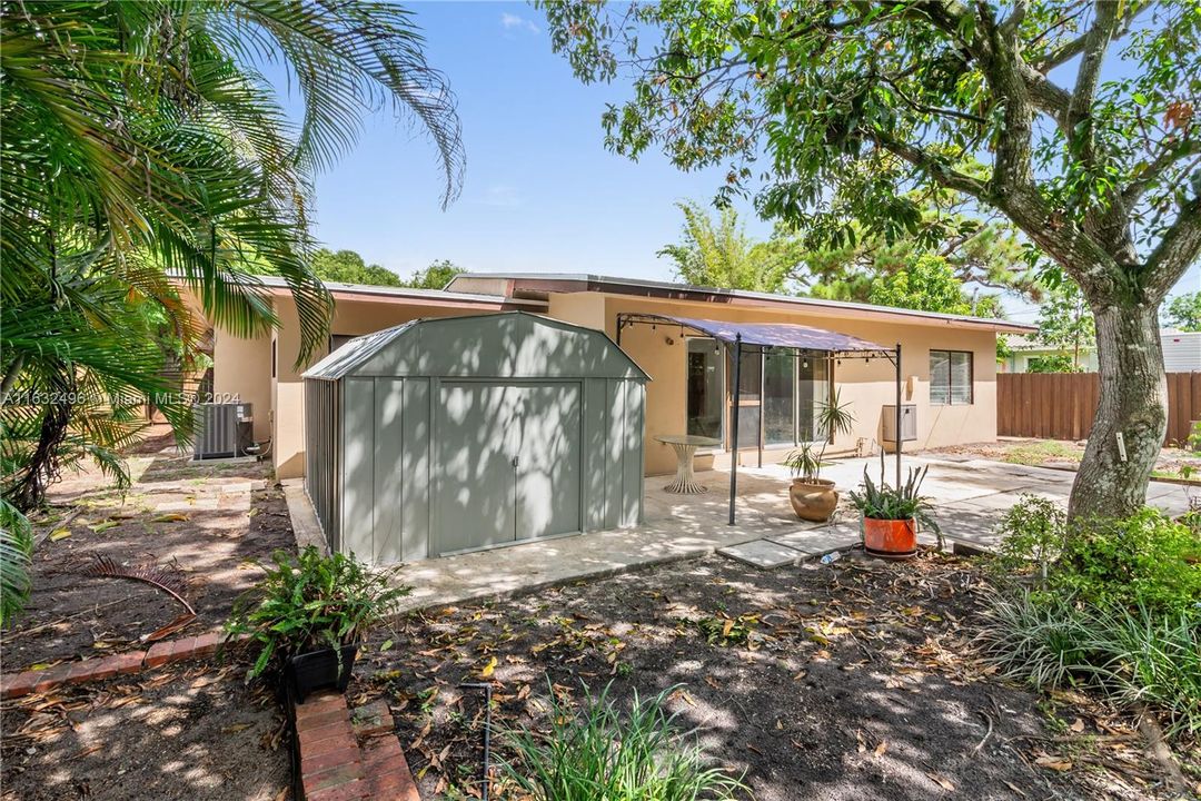 Recently Sold: $520,000 (4 beds, 3 baths, 1690 Square Feet)