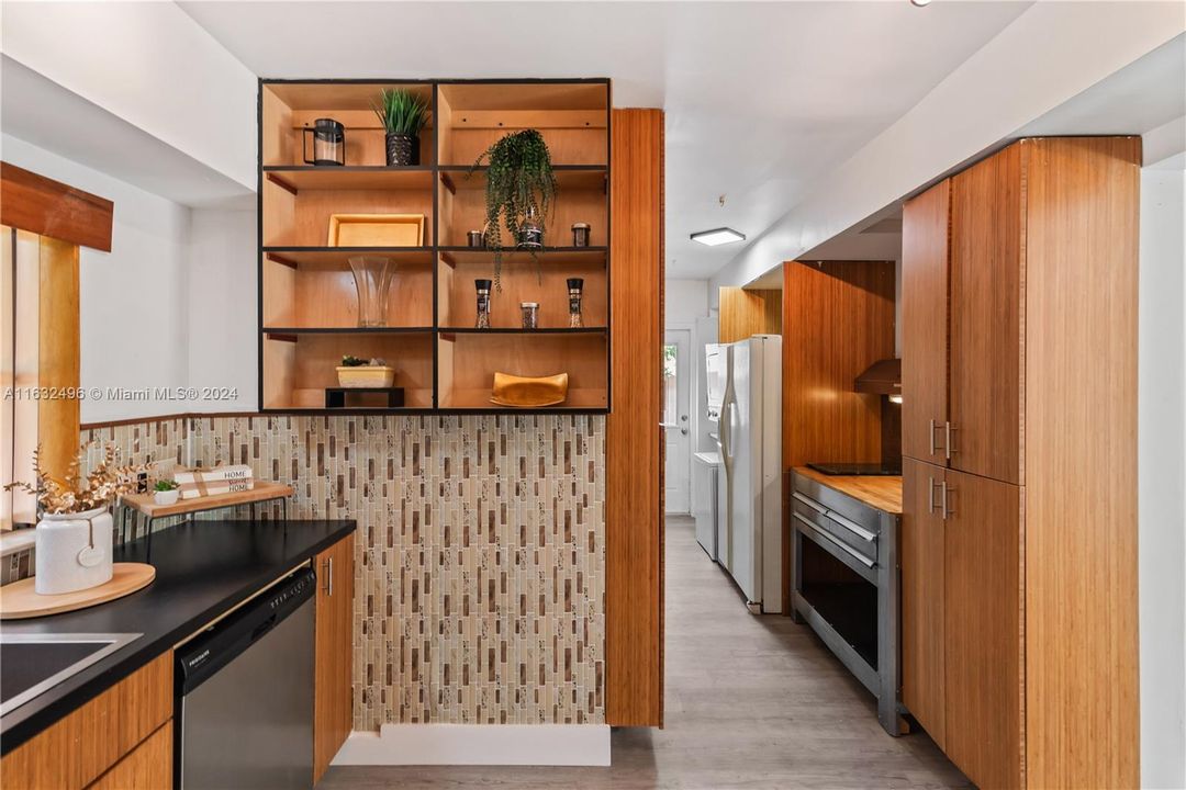 Recently Sold: $520,000 (4 beds, 3 baths, 1690 Square Feet)