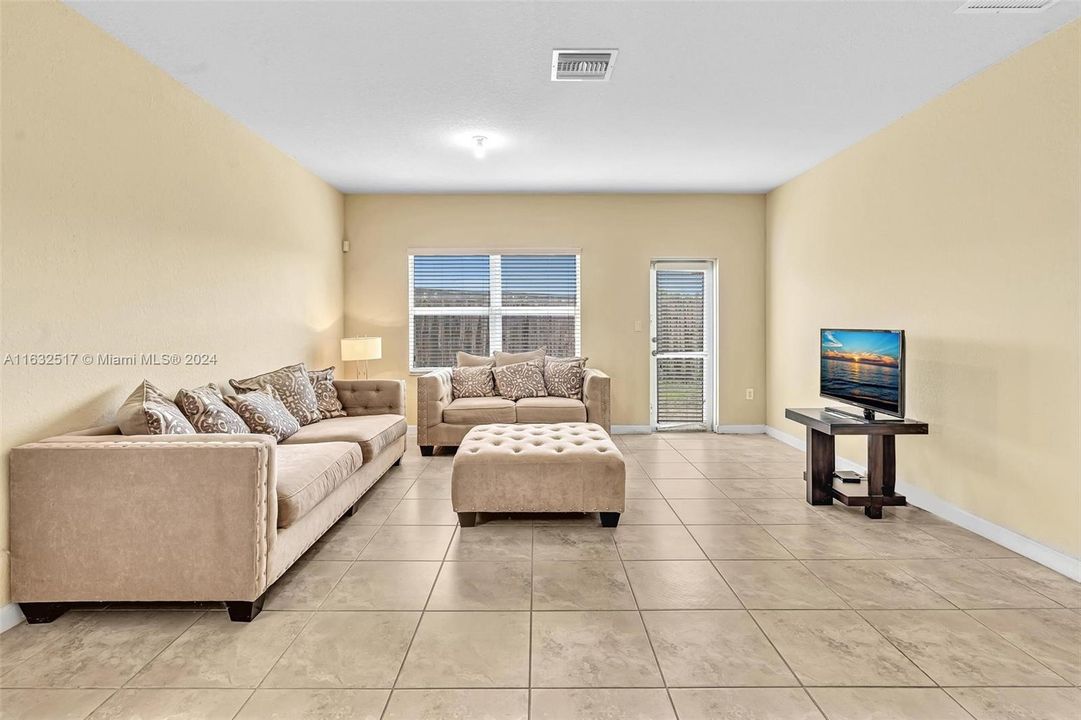 For Sale: $459,500 (4 beds, 2 baths, 1670 Square Feet)