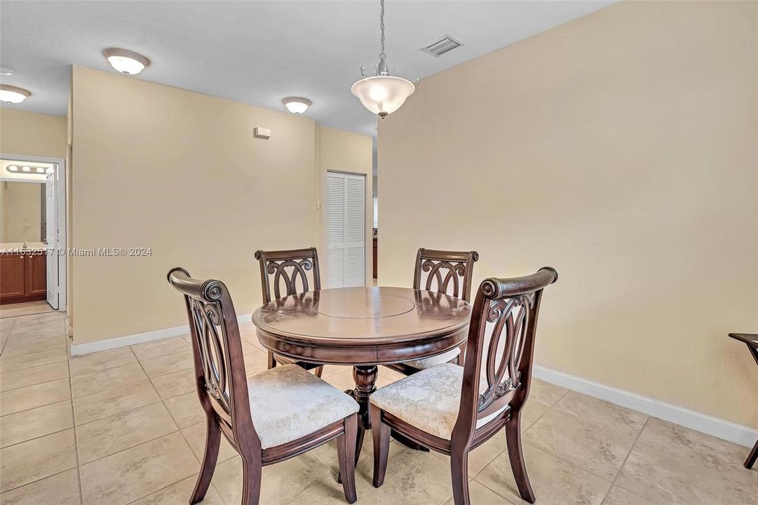 For Sale: $459,500 (4 beds, 2 baths, 1670 Square Feet)