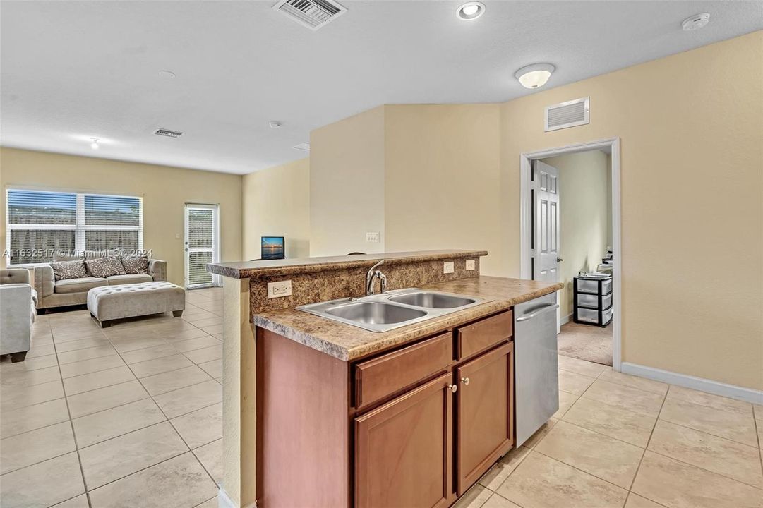 For Sale: $459,500 (4 beds, 2 baths, 1670 Square Feet)