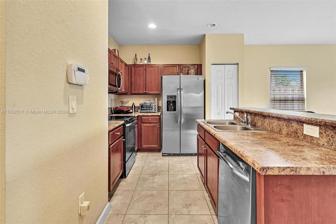 For Sale: $459,500 (4 beds, 2 baths, 1670 Square Feet)