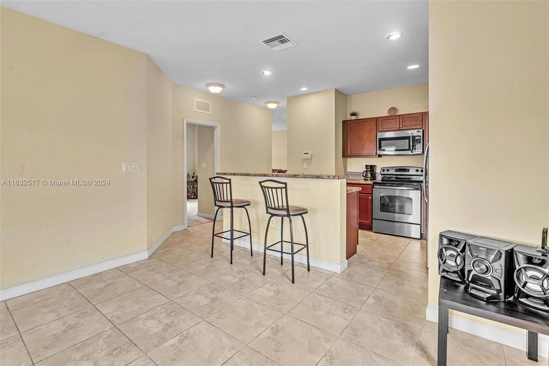 For Sale: $459,500 (4 beds, 2 baths, 1670 Square Feet)