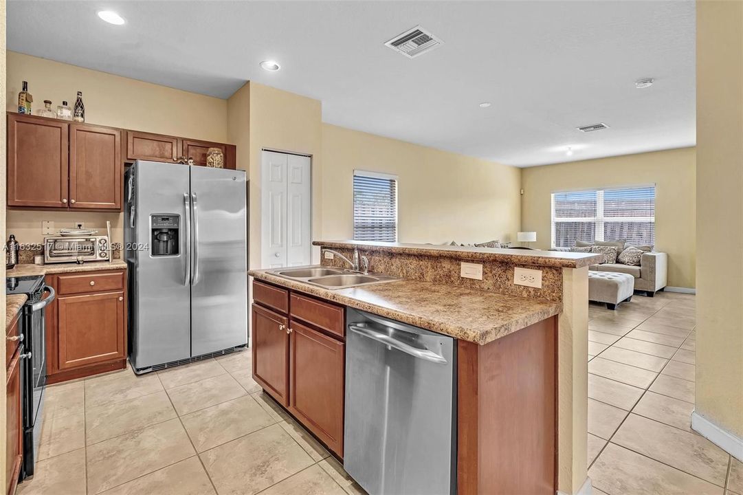 For Sale: $459,500 (4 beds, 2 baths, 1670 Square Feet)