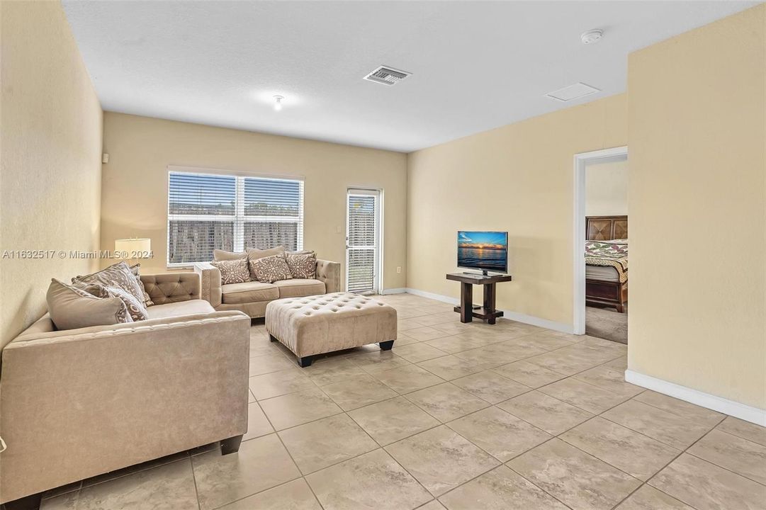 For Sale: $459,500 (4 beds, 2 baths, 1670 Square Feet)