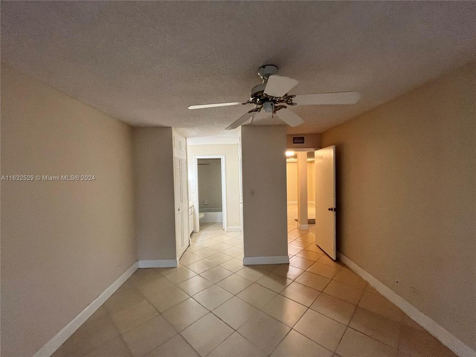 Active With Contract: $1,600 (1 beds, 1 baths, 800 Square Feet)