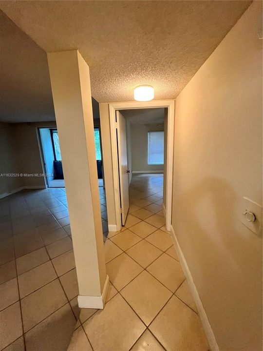 Active With Contract: $1,600 (1 beds, 1 baths, 800 Square Feet)