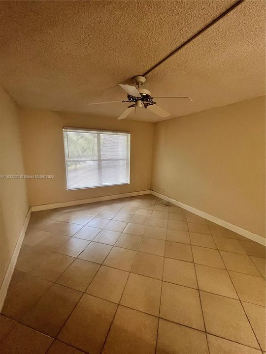 Active With Contract: $1,600 (1 beds, 1 baths, 800 Square Feet)