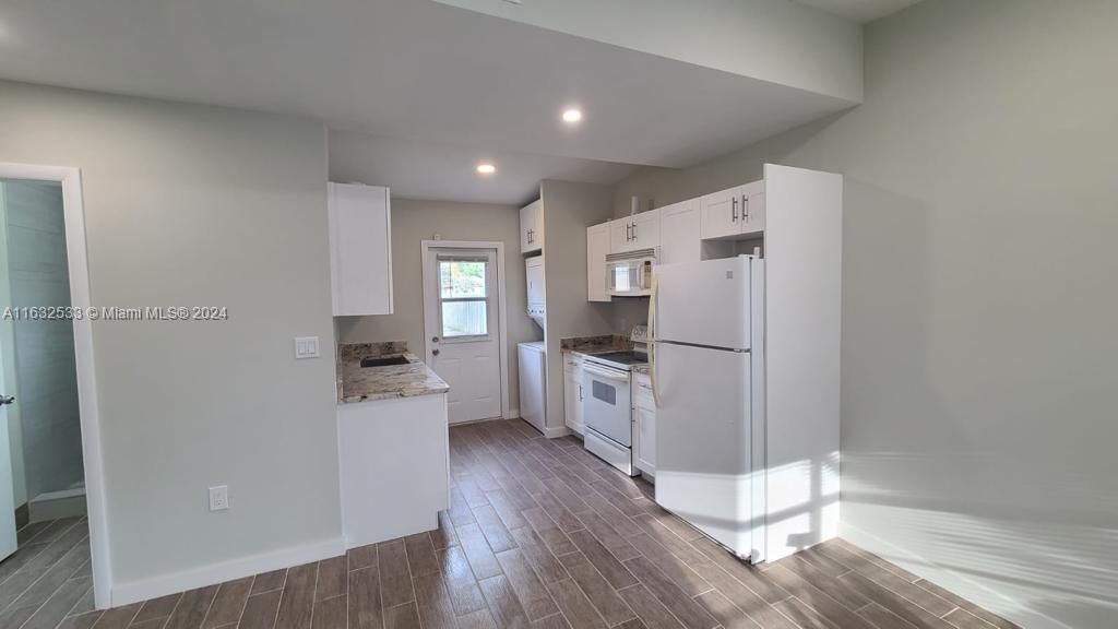 Recently Sold: $305,000 (2 beds, 1 baths, 624 Square Feet)