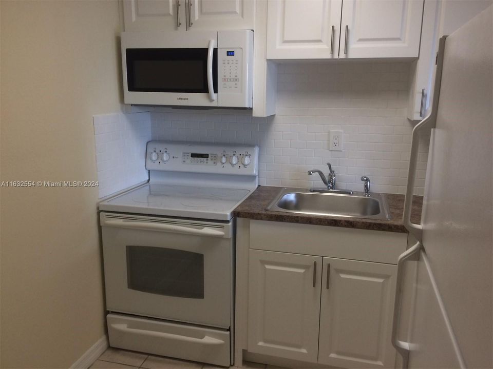 For Rent: $1,950 (1 beds, 1 baths, 605 Square Feet)