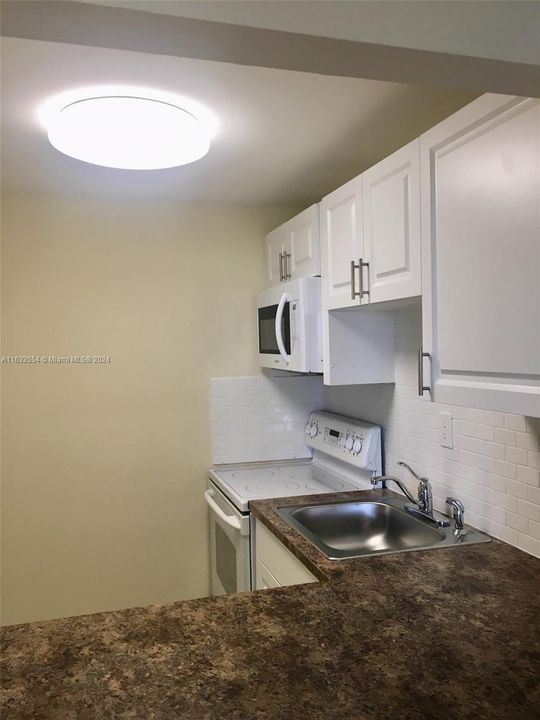 For Rent: $1,950 (1 beds, 1 baths, 605 Square Feet)