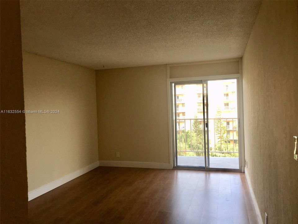 For Rent: $1,950 (1 beds, 1 baths, 605 Square Feet)