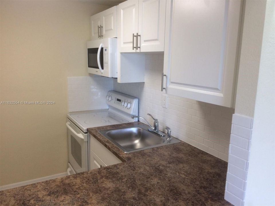 For Rent: $1,950 (1 beds, 1 baths, 605 Square Feet)