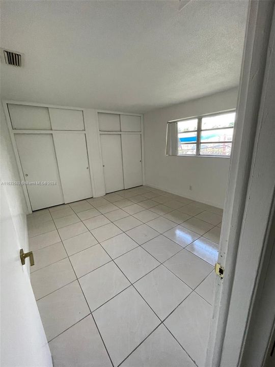 Active With Contract: $1,600 (1 beds, 1 baths, 6066 Square Feet)