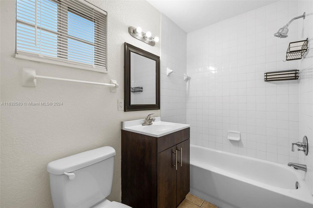 Active With Contract: $1,750 (1 beds, 1 baths, 0 Square Feet)