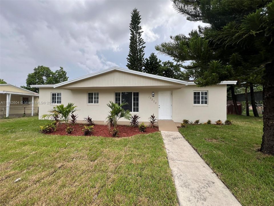 Active With Contract: $509,900 (3 beds, 1 baths, 1104 Square Feet)