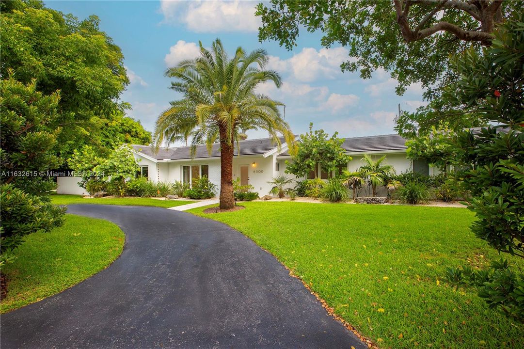 For Sale: $2,978,000 (4 beds, 2 baths, 2505 Square Feet)