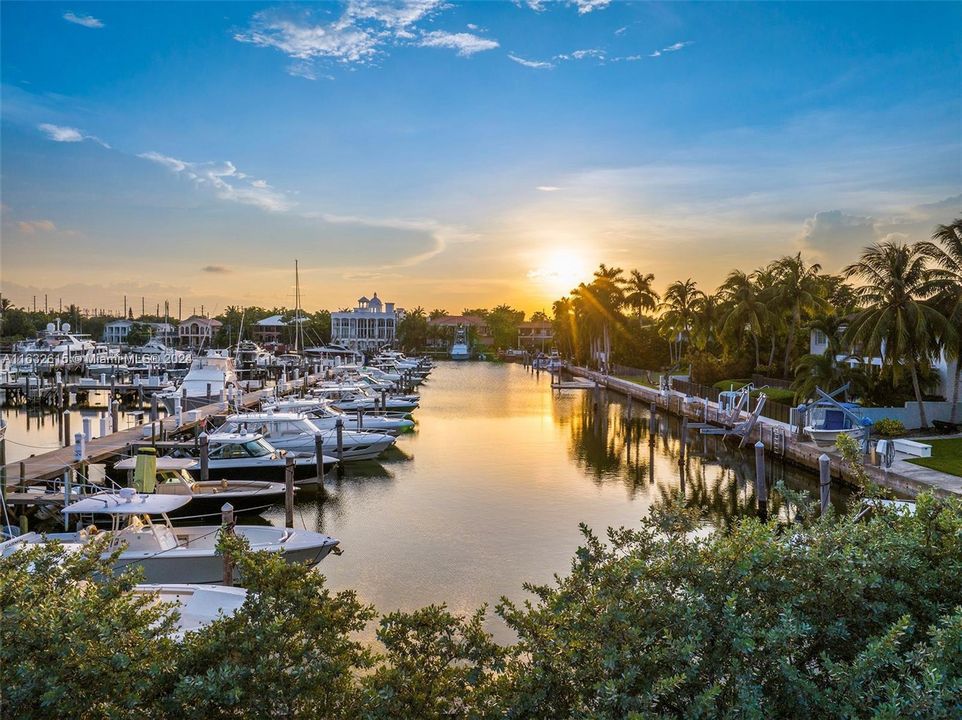 For Sale: $2,978,000 (4 beds, 2 baths, 2505 Square Feet)