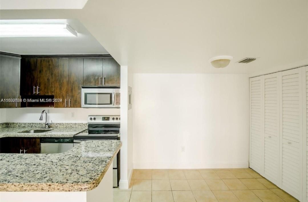 Active With Contract: $1,850 (1 beds, 1 baths, 679 Square Feet)