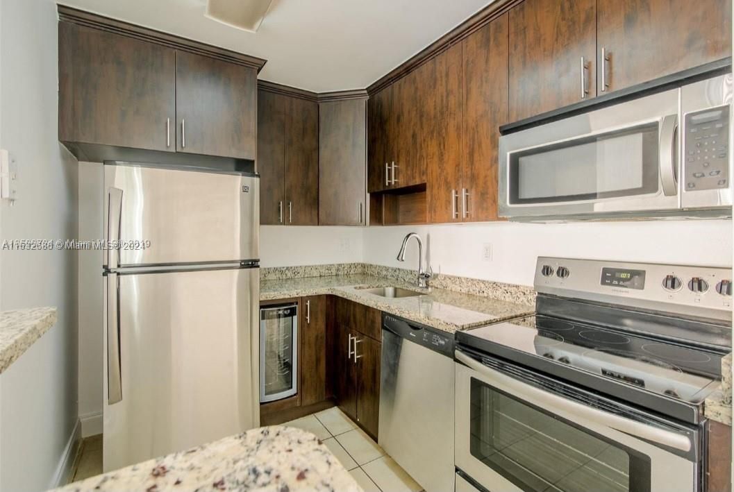 Active With Contract: $1,850 (1 beds, 1 baths, 679 Square Feet)