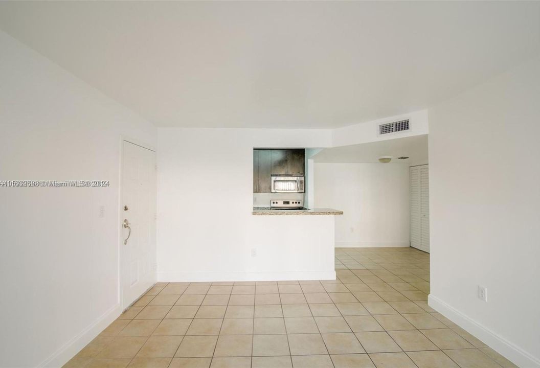 Active With Contract: $1,850 (1 beds, 1 baths, 679 Square Feet)