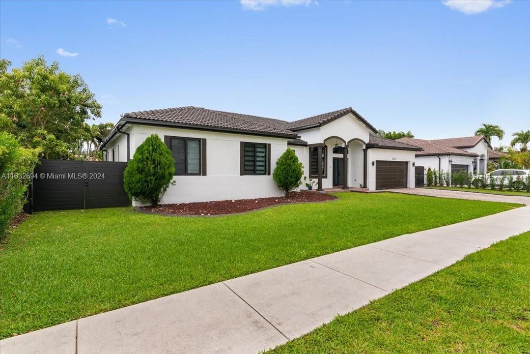 For Sale: $2,000,000 (5 beds, 3 baths, 2624 Square Feet)