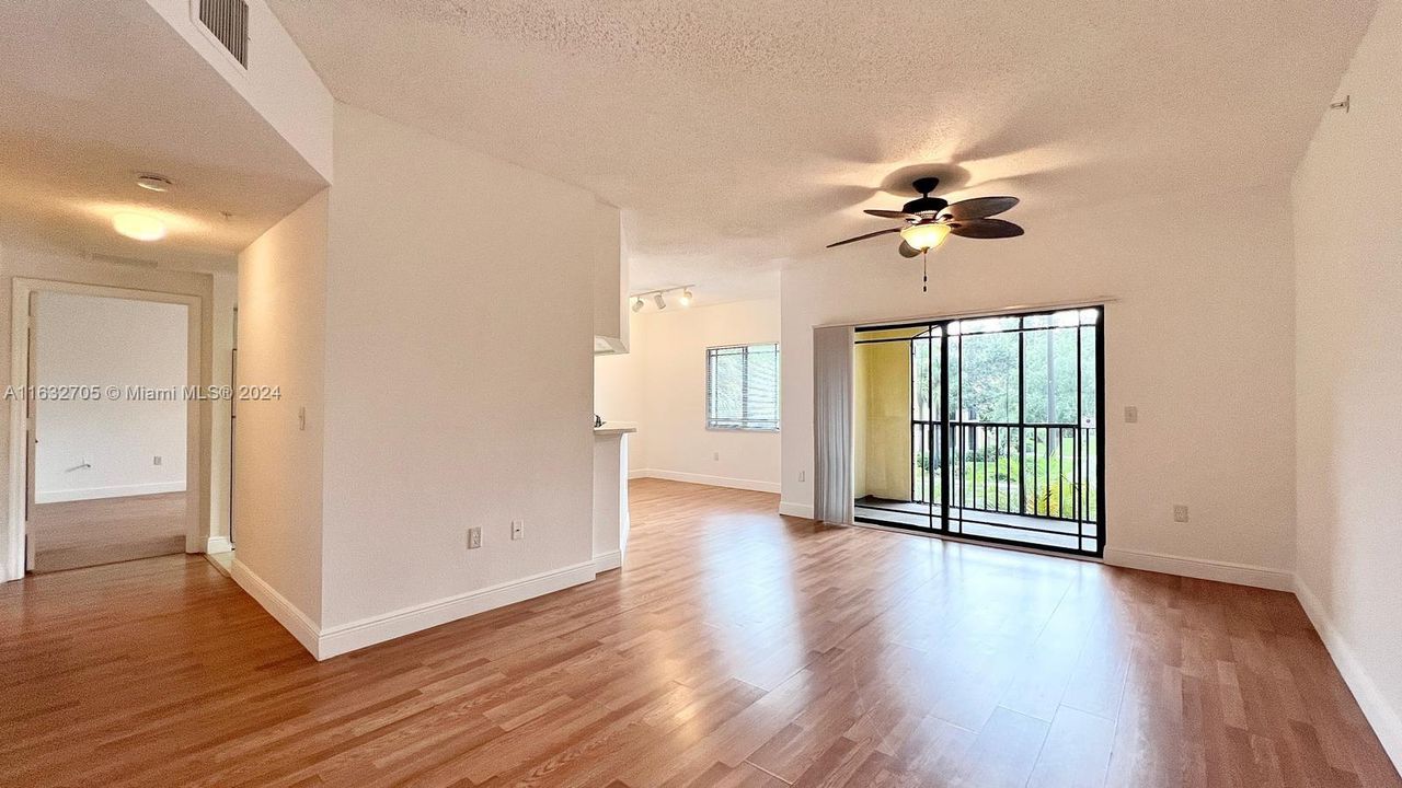 Active With Contract: $2,100 (1 beds, 1 baths, 878 Square Feet)