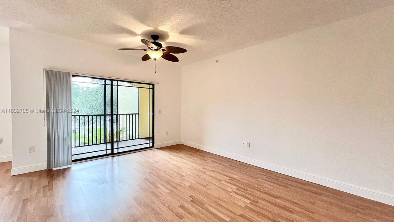 Active With Contract: $2,100 (1 beds, 1 baths, 878 Square Feet)