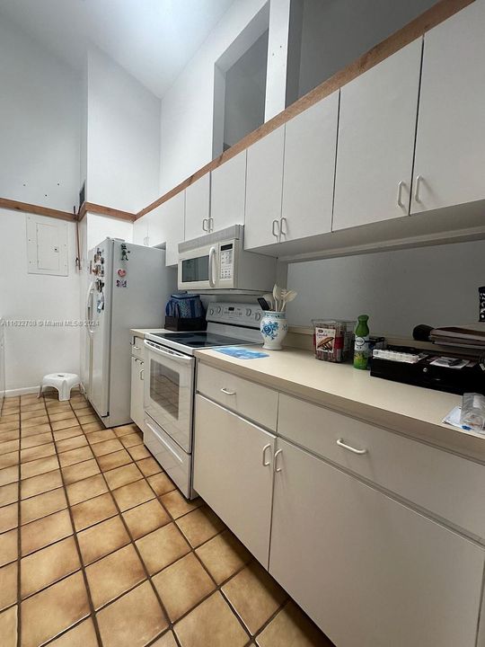 Vendido Recientemente: $399,999 (2 camas, 2 baños, 1126 Pies cuadrados)