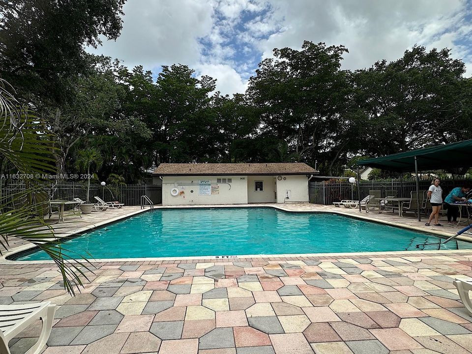 Recently Sold: $399,999 (2 beds, 2 baths, 1126 Square Feet)