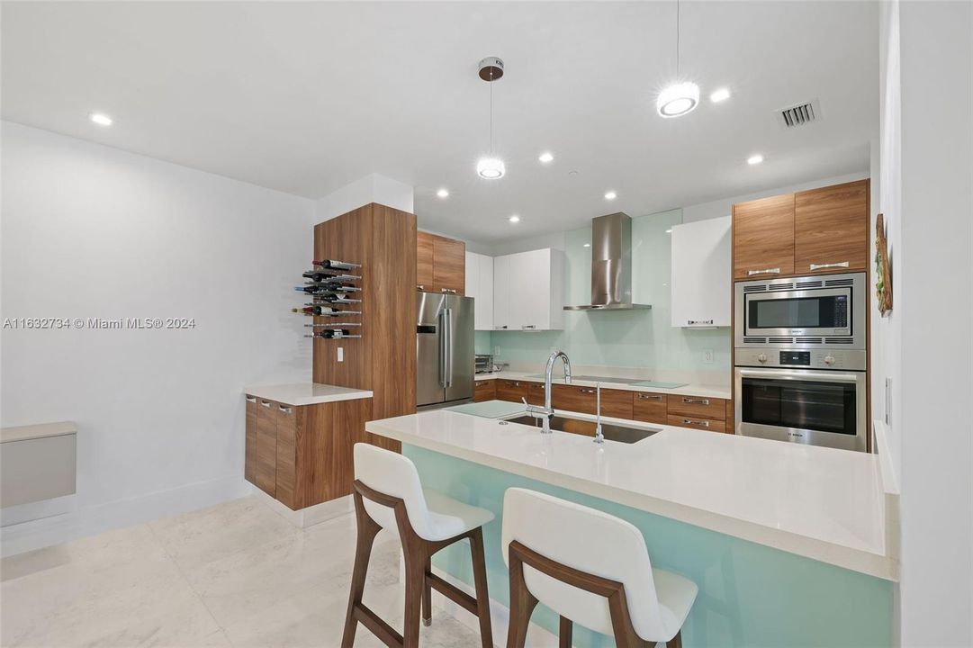 Active With Contract: $2,200,000 (2 beds, 2 baths, 1972 Square Feet)