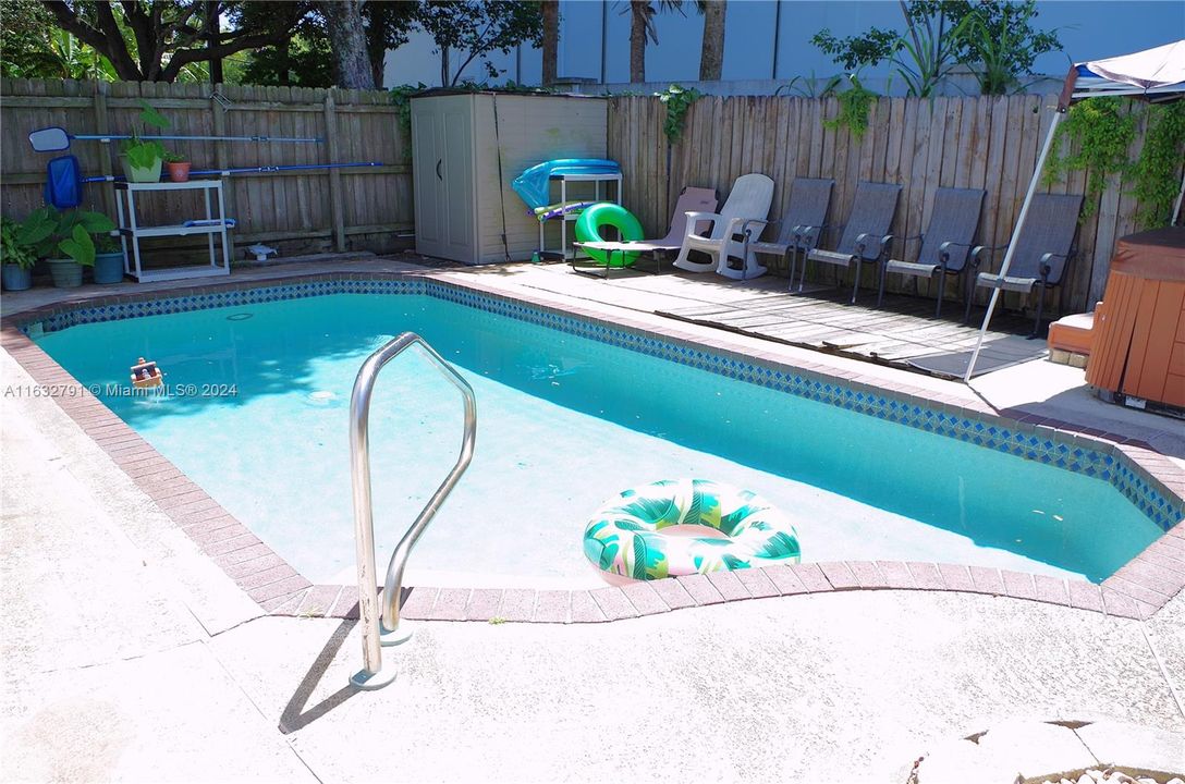 Pool & Hot Tub