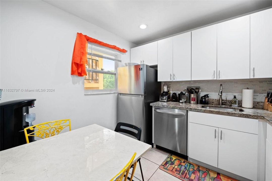 Active With Contract: $179,900 (2 beds, 2 baths, 920 Square Feet)